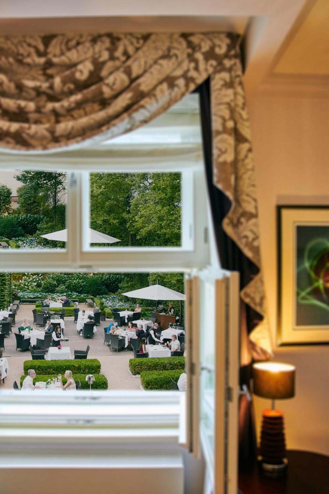 Executive Suite Garden View