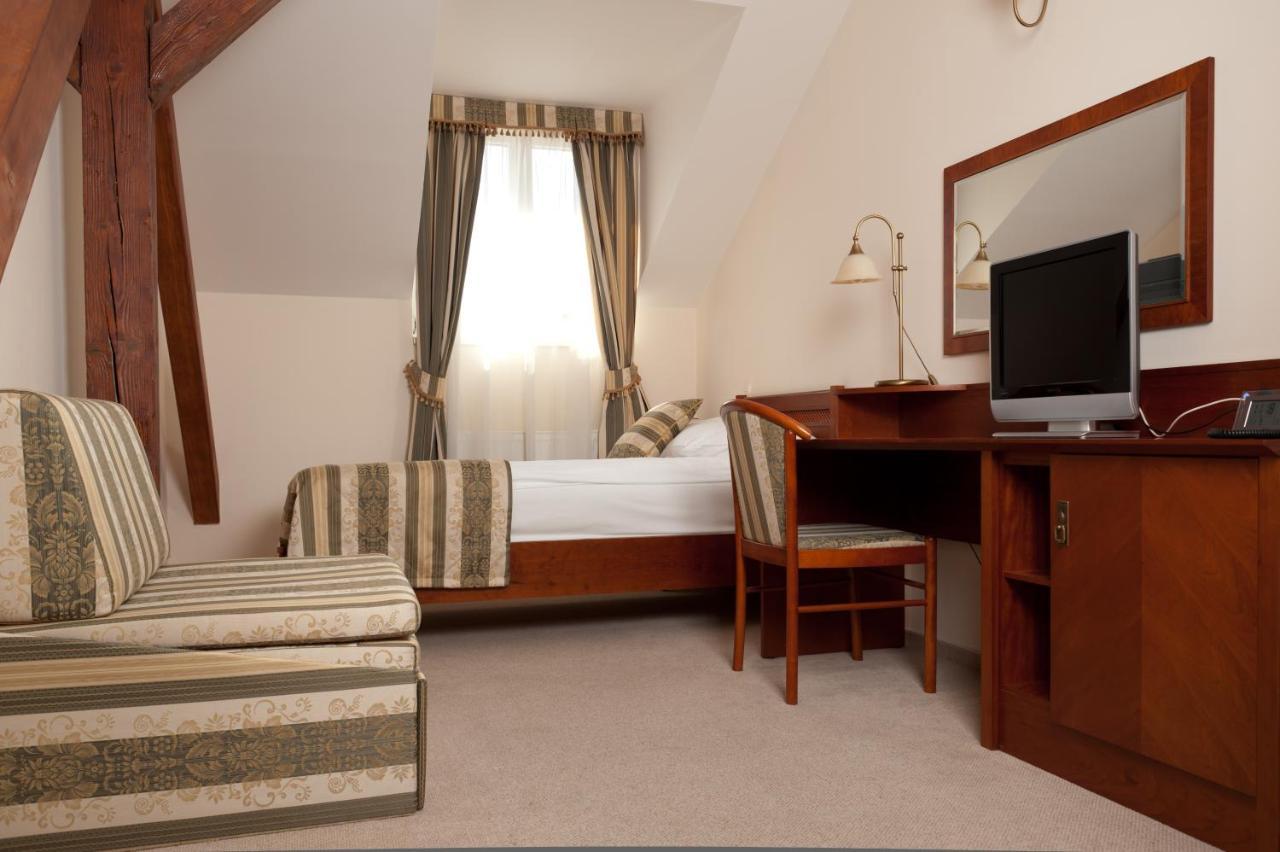 Single Room,1563265849:JPEG