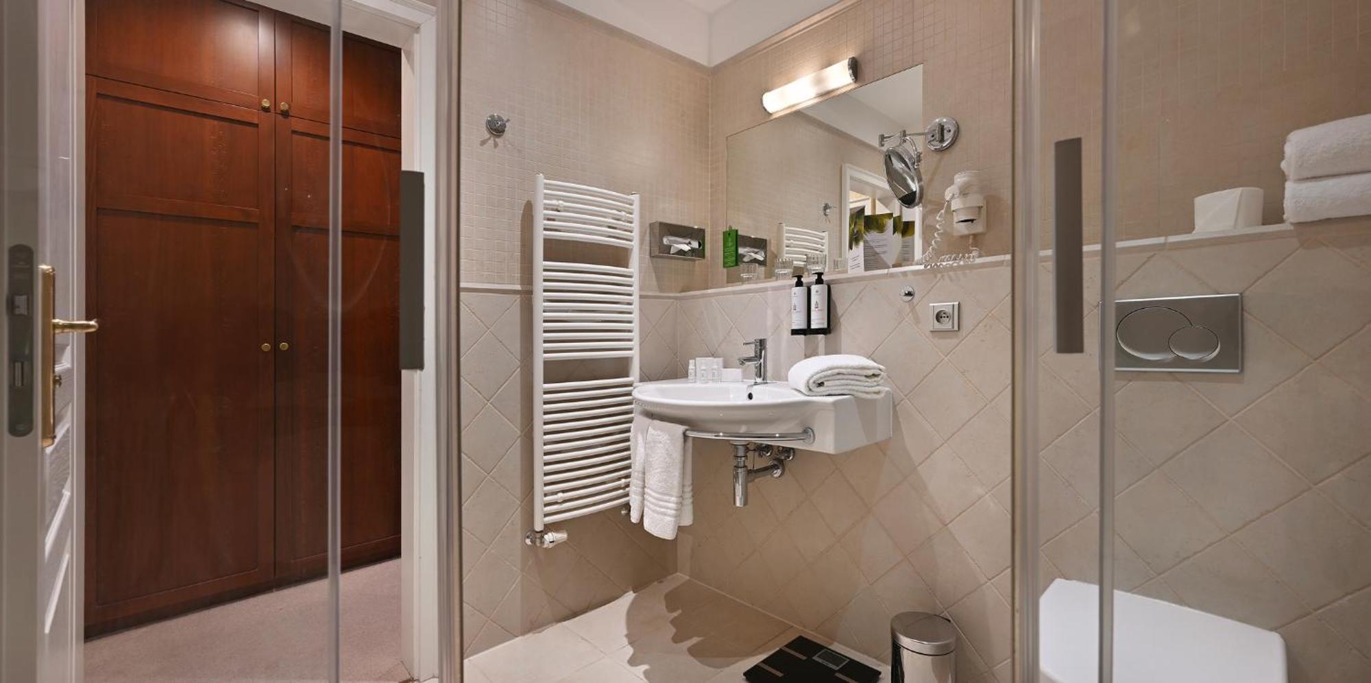 Standard Double Room Extra Bed,1646330804:JPEG