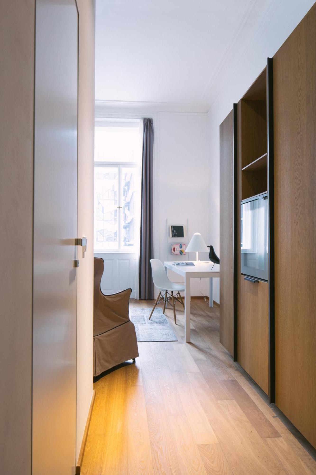 Quarto Superior com Cama de Casal ou 2 de Solteiro e Vista da Praça