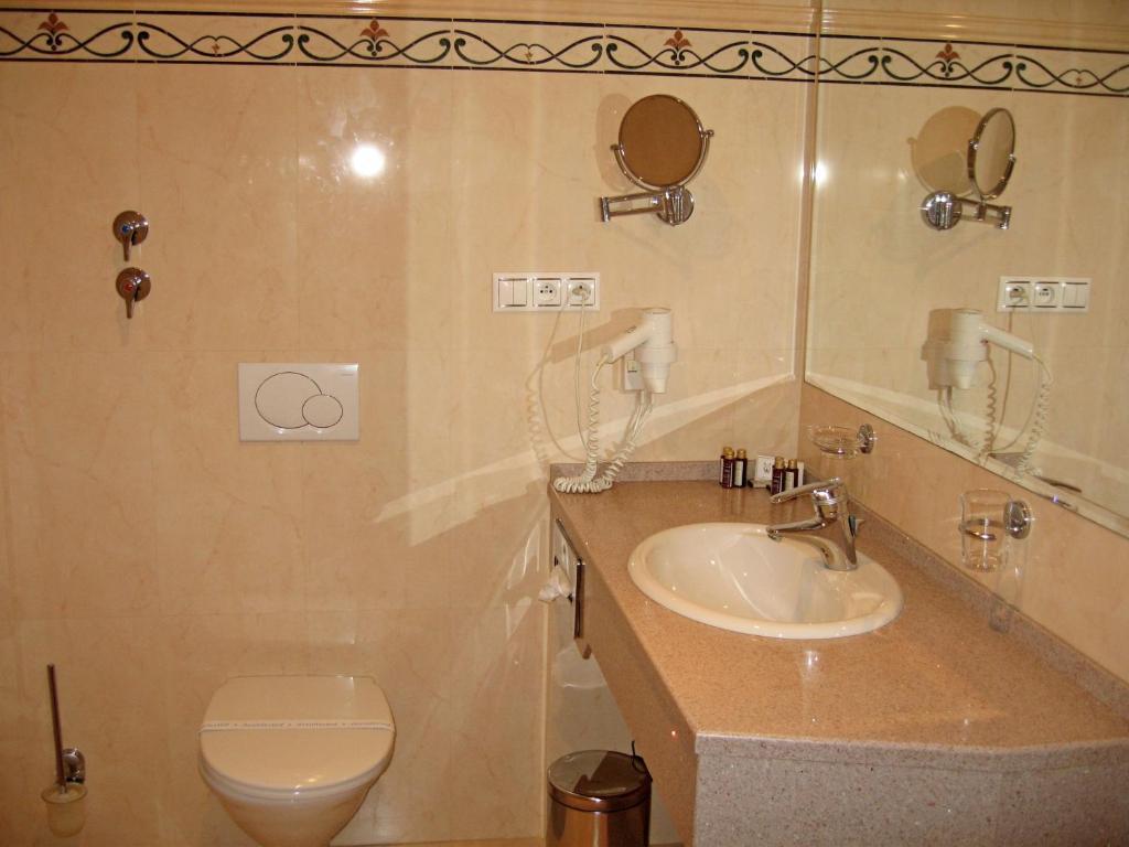 Quarto com Cama de Casal ou 2 de Solteiro
