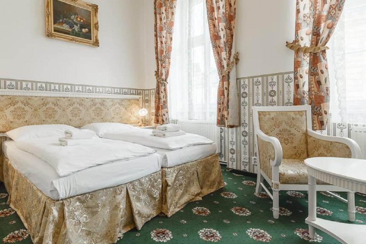 Quarto com Cama de Casal ou 2 de Solteiro