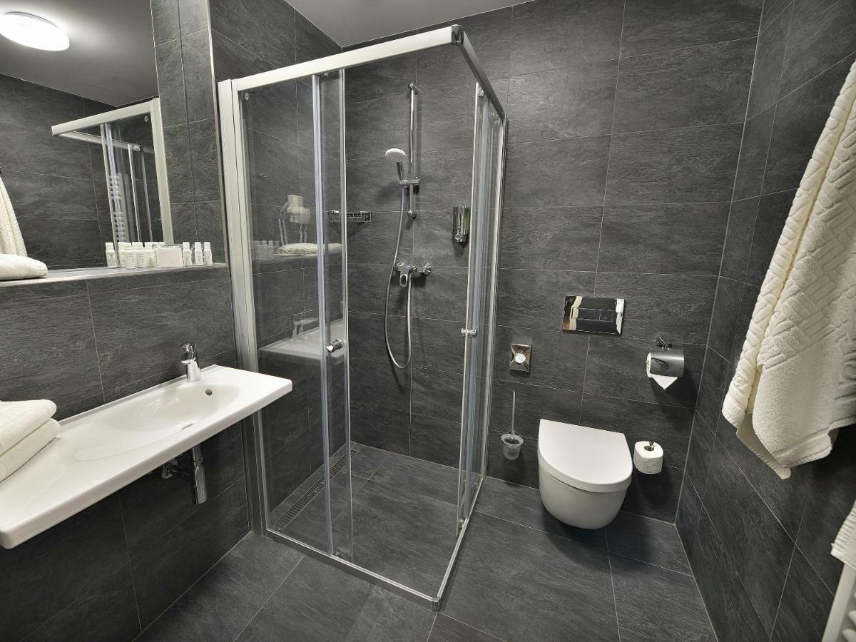 Tweepersoonskamer met 1 of 2 Bedden en een Extra Bed