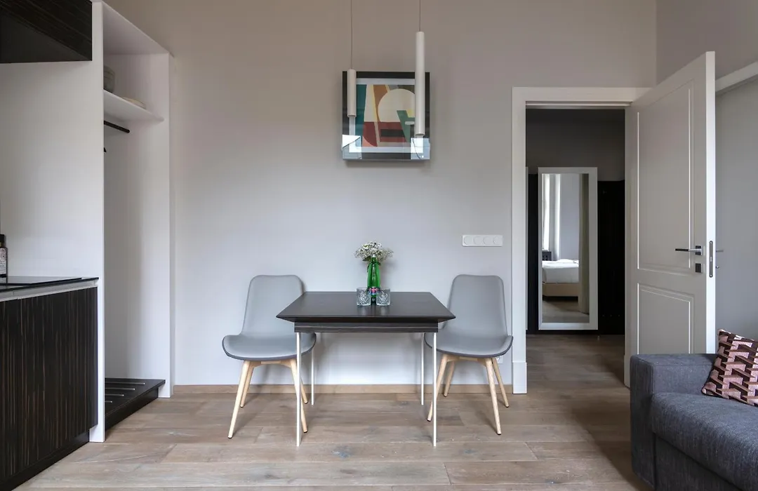 Numa Prague Poise-1