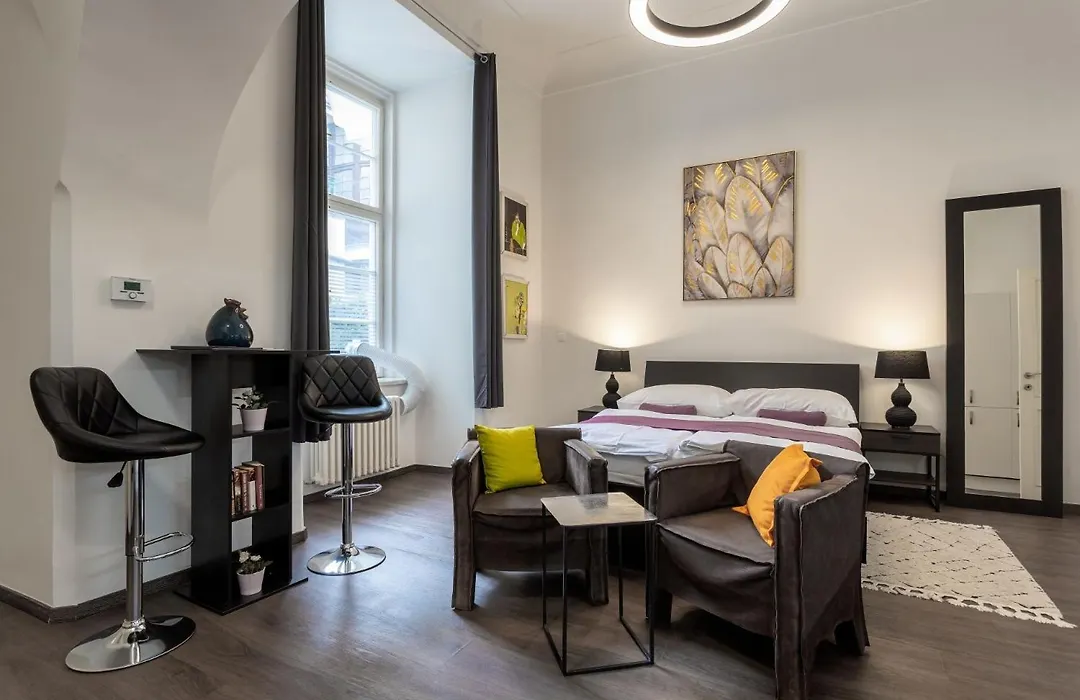 Old Town Square Residence By Emblem-1