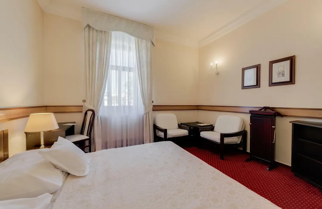 Louren Hotel-1