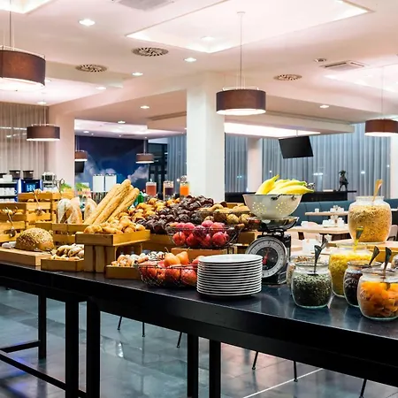Courtyard By Marriott Prague Airport-2