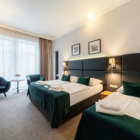 Hotel Noir-2