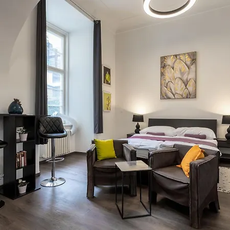 Old Town Square Residence By Emblem-2